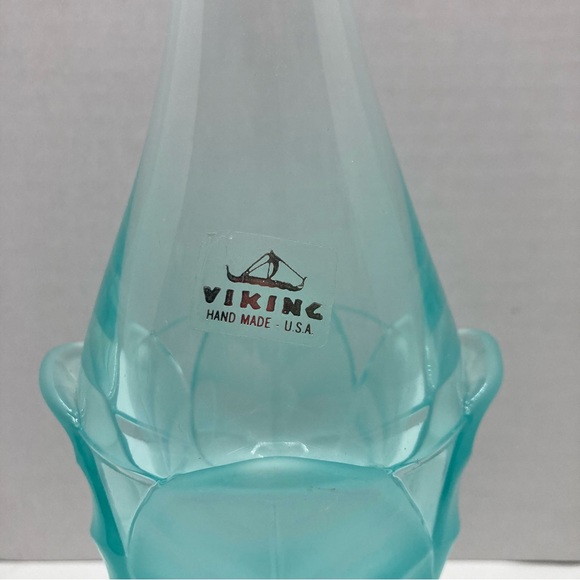 Vintage Light Blue Viking Glass Swung Vase with Cabbage Leaf Base - Picture 3 of 4